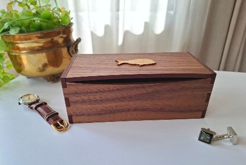 Gentlemans Quarters Walnut Snapper